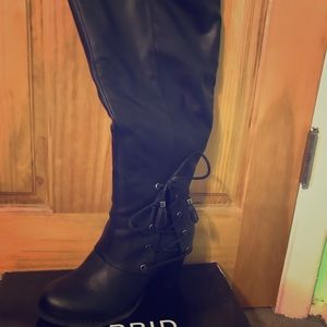 Black wide width boots